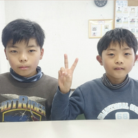 【兄弟で一緒にがんばっています。視力がよくなってきた理由】右目：1.0→0.6　左目0.7→0.3 [3ヵ月後視力]